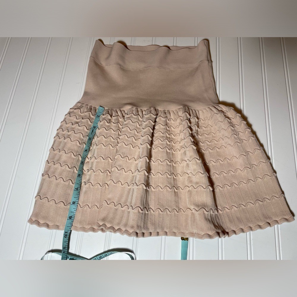 BCBG MAXAZRIA Light Peach Ribbed Knit Ruffle Mini Skirt Womens Small - Picture 6 of 7